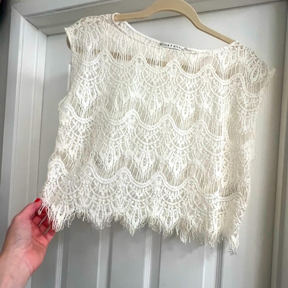 Alice + Olivia Tops - Alice + Olivia Lace Crop Top (Size medium) such beautiful detail!!